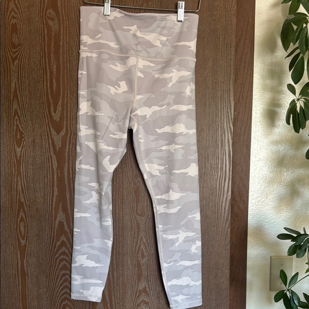 Women’s Athleta 3/4 leggings